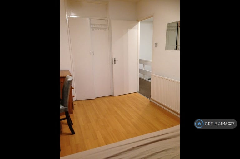 1 bedroom in Treby Street, London, E3 (#2645027)