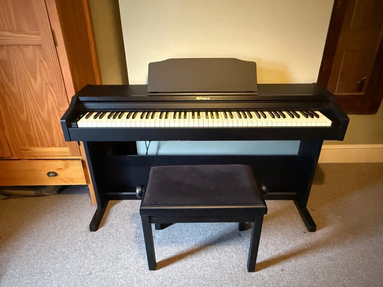 image for Roland RP102 Digital Piano in excellent condition