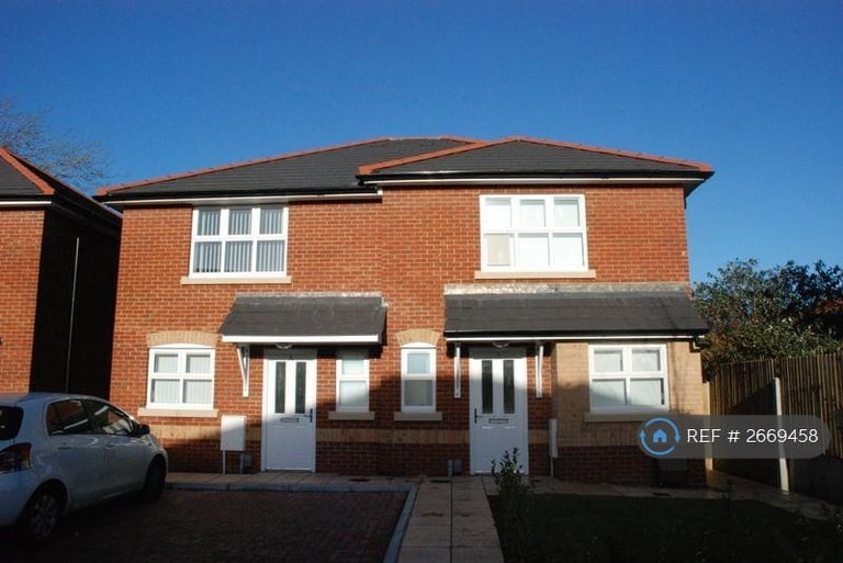 image for 4 bedroom house in George Close, Bournemouth, BH10 (4 bed) (#2669458)