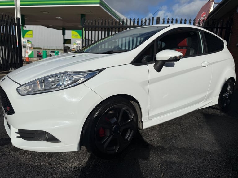 2016 Ford Fiesta 1.6T EcoBoost ST-3 Euro 6 3dr HATCHBACK Petrol Manual