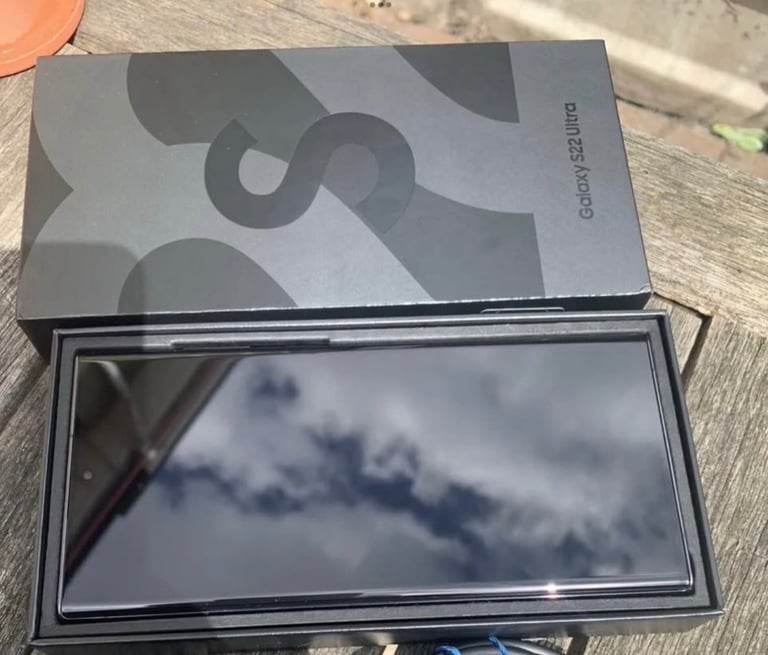 Samsung Galaxy S22 Ultra 128gb unlocked dual sim phantom black immaculate 
