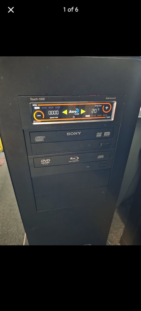 Pc case with fans and disc drives 