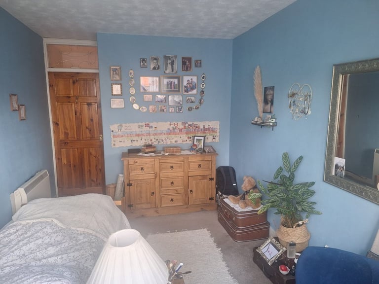 Lovely 2 bedroom with balcony near QUEH