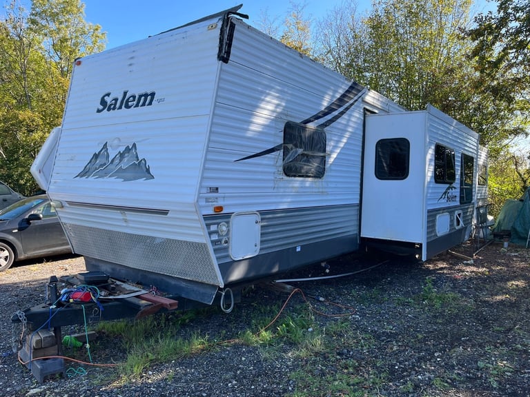 American Project Tow Caravan, 40Ft Long, 2 Slides!
