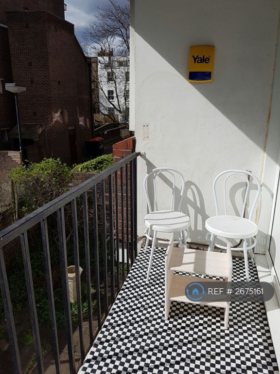 1 bedroom flat in Tregunter Road, London, SW10 (1 bed) (#2675161)