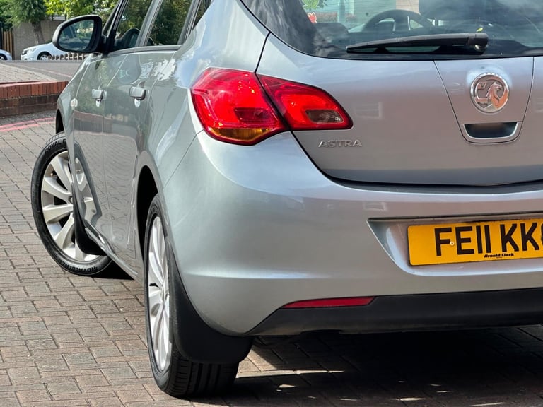 2011 Vauxhall Astra 1.4 16v Exclusiv Euro 5 5dr HATCHBACK Petrol Manual