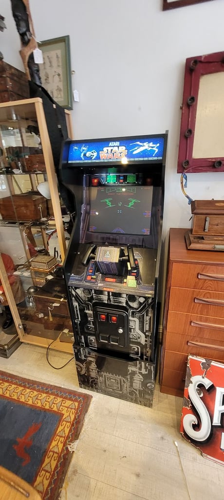 Vintage starwars Arcade machine atari