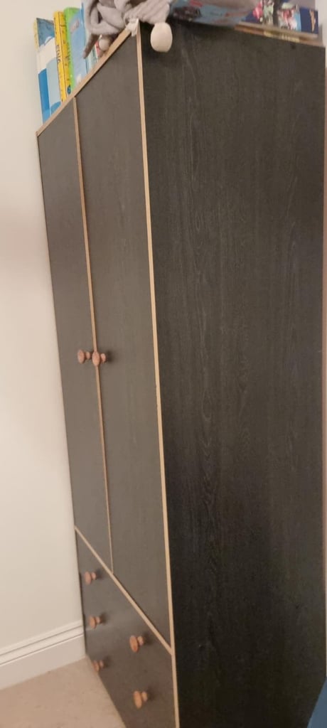 A Set! Kids Wardrobe and Chest of Drawers