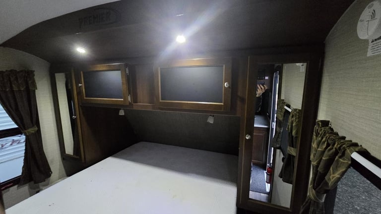 2016 Keystone Premier Bullet 31BHPR 2 Bedroom American Caravan 5th Wheel RV