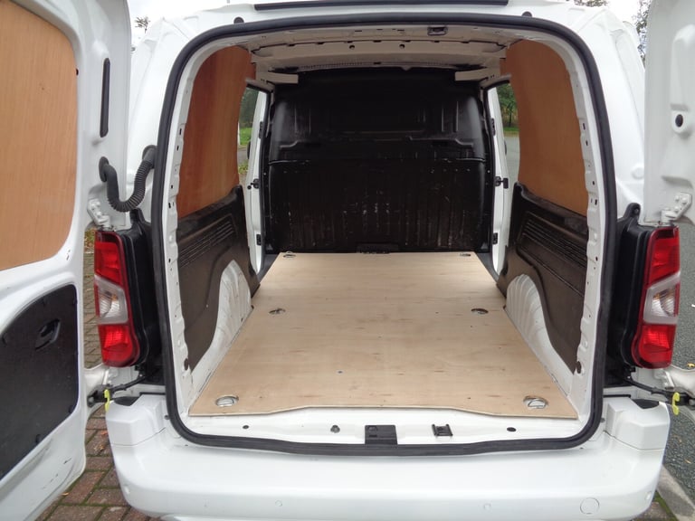 2020 Vauxhall Combo 2300 1.5 Turbo D 100ps H1 L2 Sportive Van LONG WHEEL BASE PANEL VAN Diesel Ma...