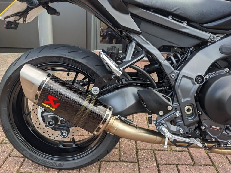 YAMAHA MT-09 2025 - AKRAPOVIC SYSTEM - EVOTECH EXTRAS - NEW REAR TYRE - HOTGRIPS