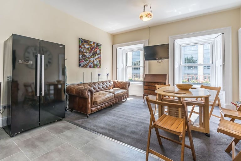 Spacious, 5 bedroom, HMO pending flat just off Lothian Road – available immediately