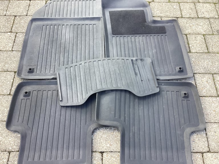 image for VOLVO XC60 AWD (manual) Black Rubber Mats