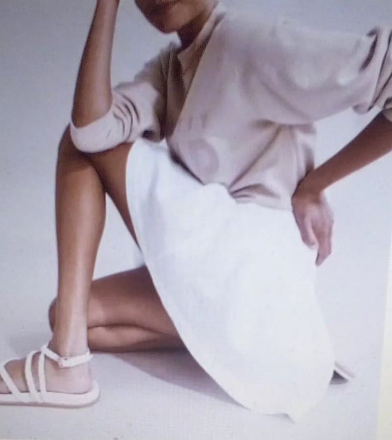 image for White Elasticated Waist Crinkle/Linen Blend Summer Skirt.Size 8.POST OR COLLECT!