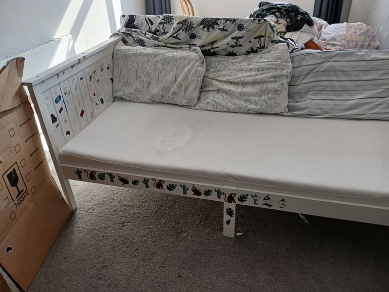 Single bed-Free