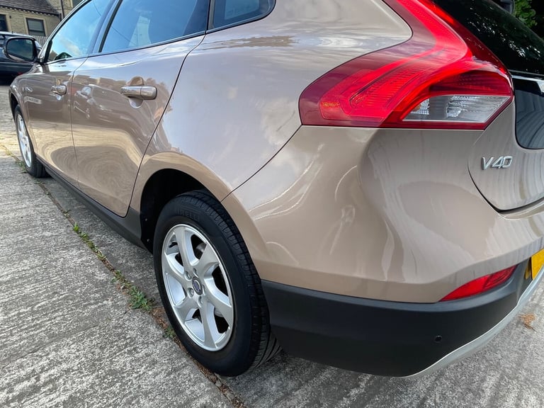 2014 Volvo V40 Cross Country 1.6 D2 CROSS COUNTRY SE AUTOMATIC 5-Door Diesel
