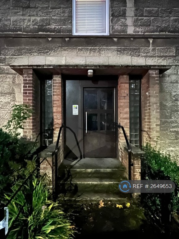 2 bedroom flat in Watson Street, Dundee, DD4 (2 bed) (#2649653)