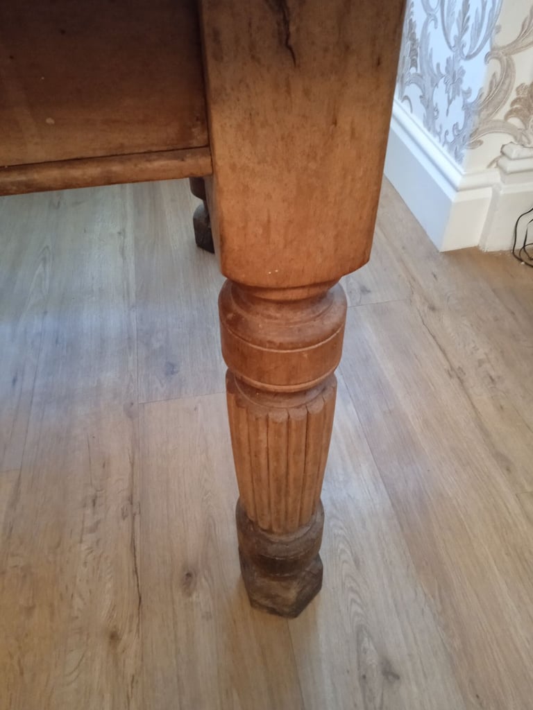PINE FARMHOUSE TABLE AND 6 BEECH FIDDLE BACK CHAIRS