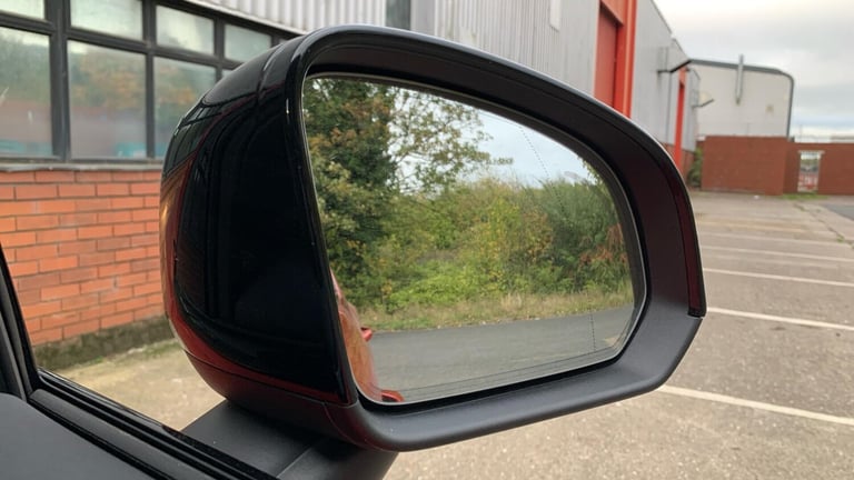 2024 Volvo XC40 2.0 B4 MHEV Plus SUV 5dr Petrol Hybrid DCT Auto Euro 6 (s/s) (197 ps) ESTATE Petr...