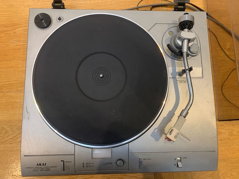 AKAI AP-D30 Direct Drive Turntable Record Player