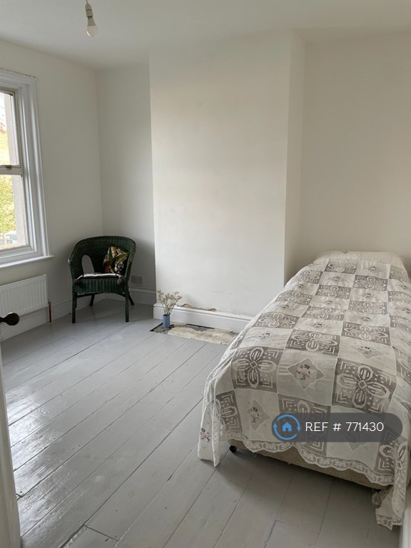 2 bedroom house in Magdala Road, Broadstairs, CT10 (2 bed) (#771430)