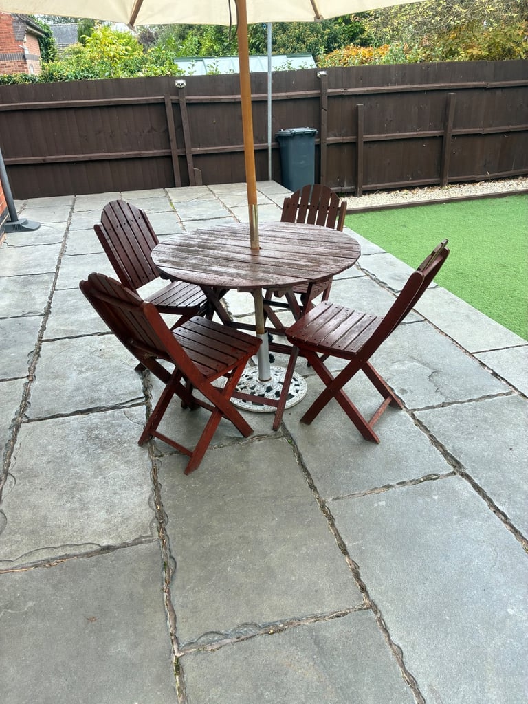 Garden Table,Parosol & Chairs