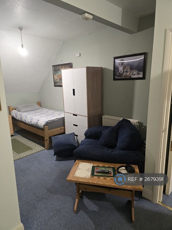 Studio flat in South Norwood, London, SE25 (#2679391)