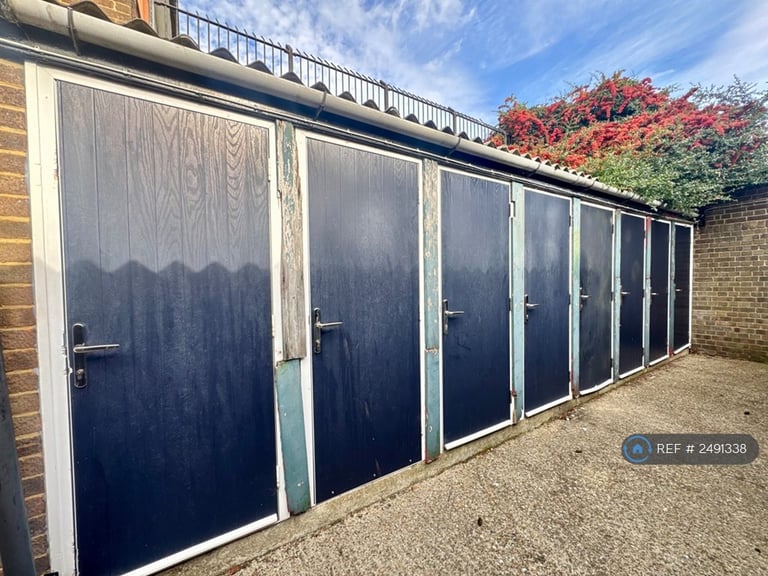 2 bedroom flat in Britton Street, Gillingham, ME7 (2 bed) (#2491338)