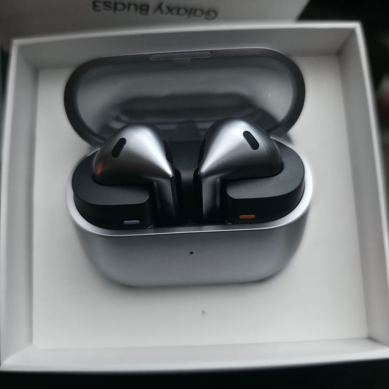 Galaxy buds 3 new in box never used 