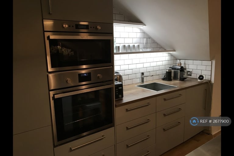 1 bedroom flat in Whitworth Road, London, SE25 (1 bed) (#2677900)