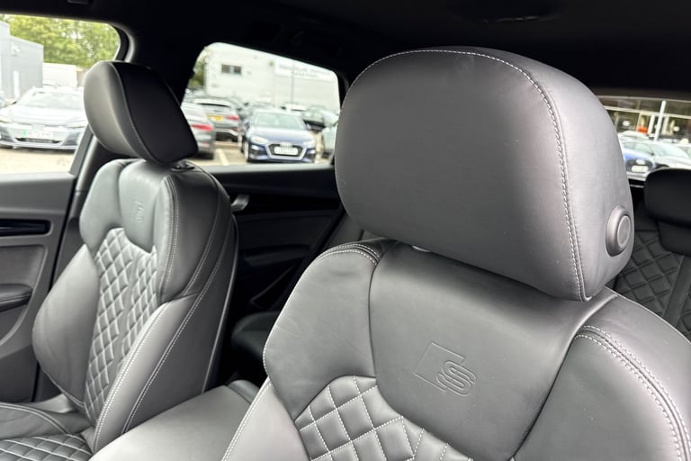 2022 Audi Q5 Edition 1 40 TDI quattro 204 PS S tronic SUV DIESEL Automatic