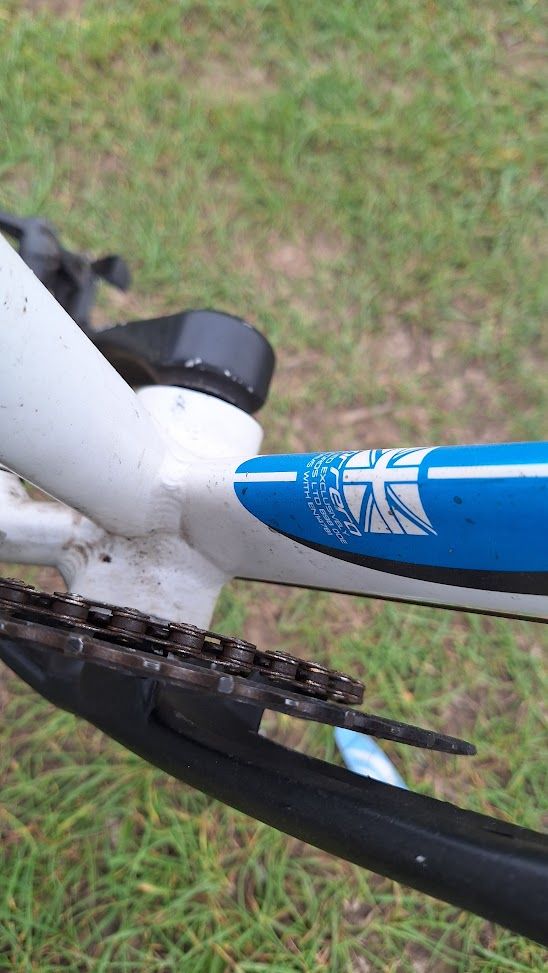 Carrera Virtuoso Road Bike 54cm Frame – Shimano Gears, Continental Tyres, Selle Italia Saddle