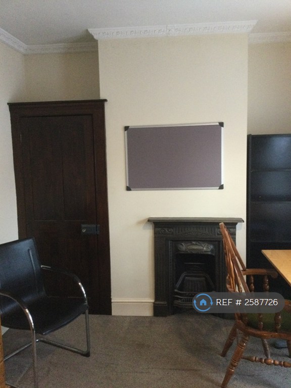 1 bedroom in Southampton Road, Northampton, NN4 (#2587726)