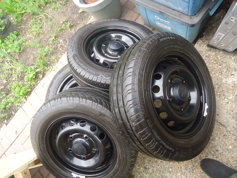 4 x 16 Ford Transit Custom NEW Steel Wheels And Centre Caps Hubs