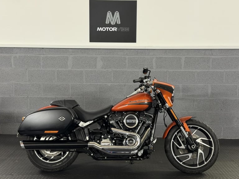 image for 2019 Harley-Davidson Softail 1745 FLSB Sport Glide Custom Cruiser Petrol Manual