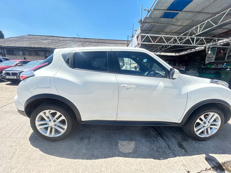 2016 Nissan Juke 1.2 DiG-T N-Connecta 5dr HATCHBACK Petrol Manual