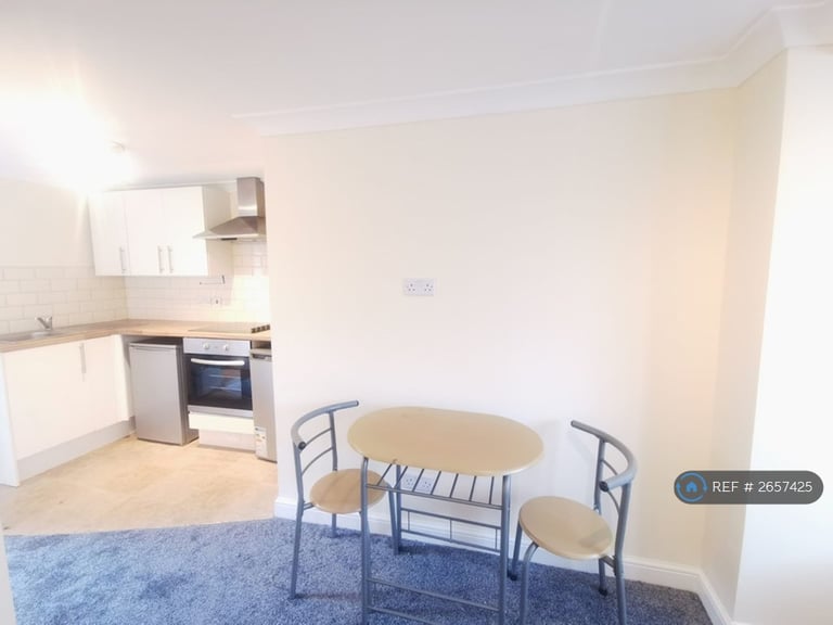 Studio flat in Hope Avenue, Bracknell, RG12 (#2657425)