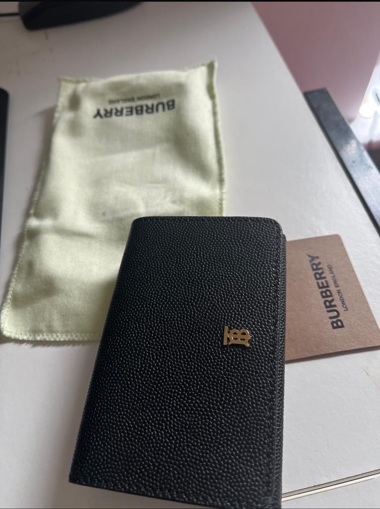 Burberry leather wallet 100% NEW