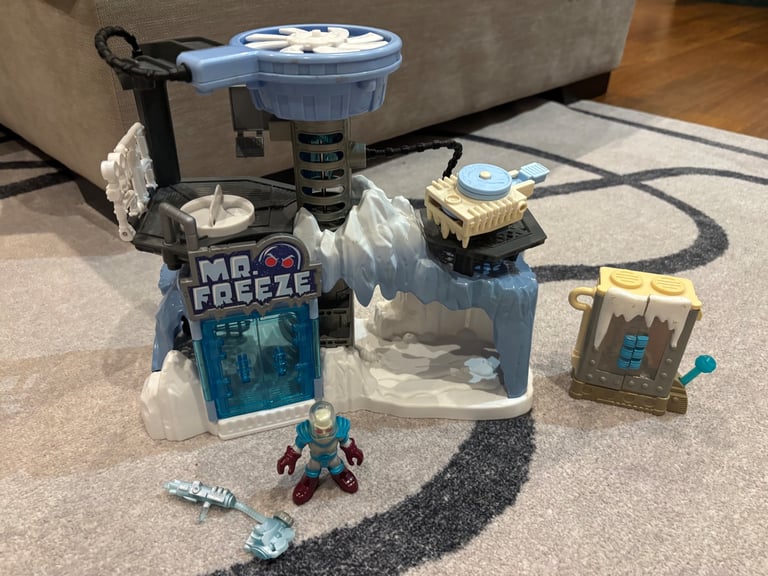 Imaginext Batman - Mr Feeze Arctic Freeze headquarters Play set with Mr Freeze figure