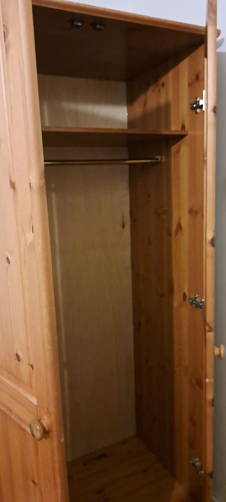 Solid wood wardrobe and drawers 