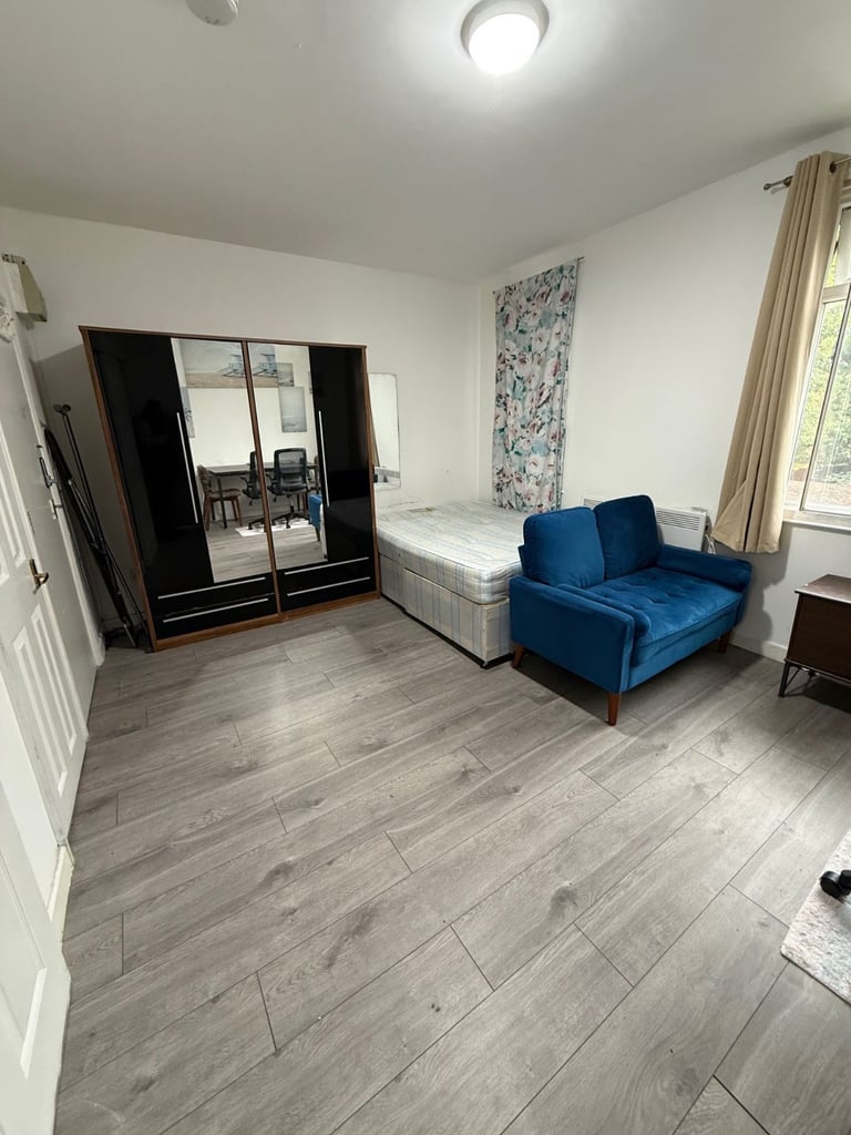 BEAUTIFUL LARGE STUDIO FLAT FOR RENT IN HOUNSLOW CENTRAL