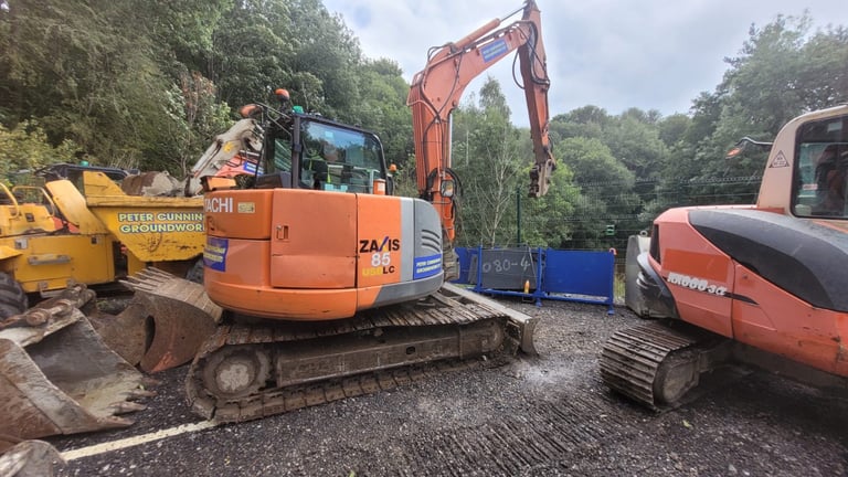 Hitachi zx85 usb LC excavator. Digger 