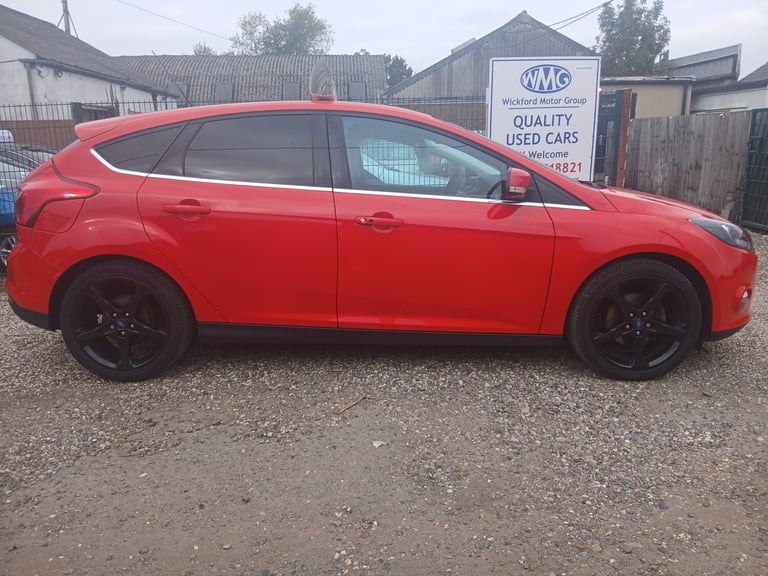 2014 Ford Focus 1.0 125 EcoBoost Titanium Navigator 5dr HATCHBACK Petrol Manual
