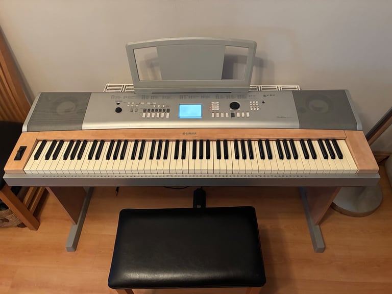 Yamaha digital piano. Portable Grand DGX-620