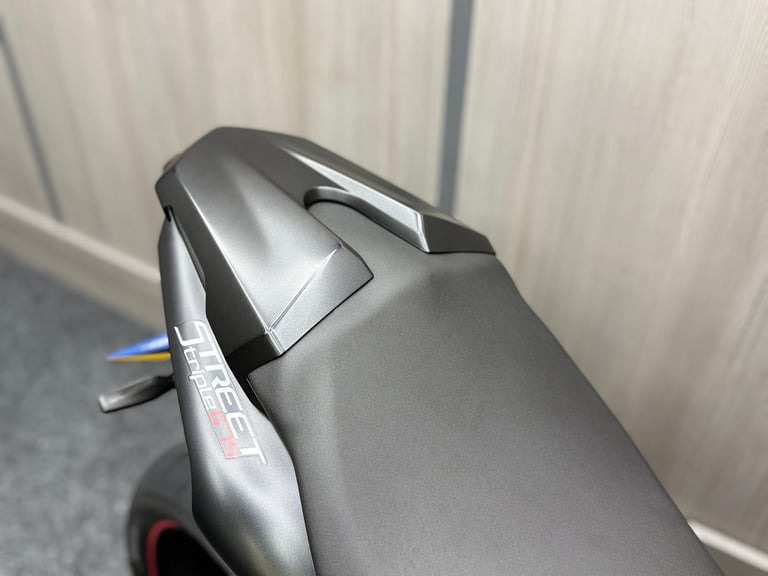 2015 65 Triumph Street Triple 675 R - Only 14168 Miles - SC GP Exhaust ++