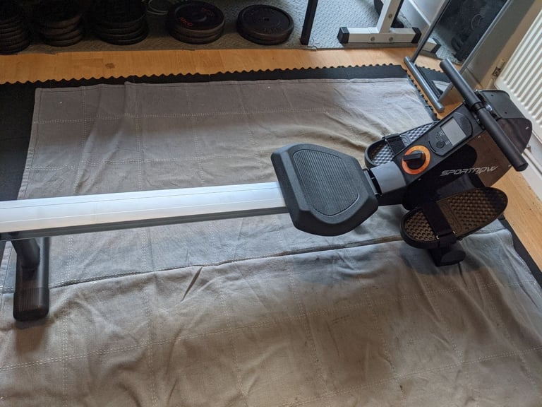 Magnetic rowing machine 