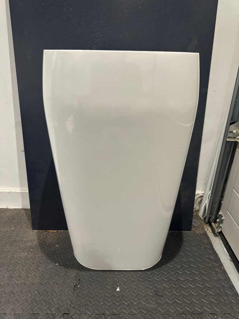 Freestanding basin 