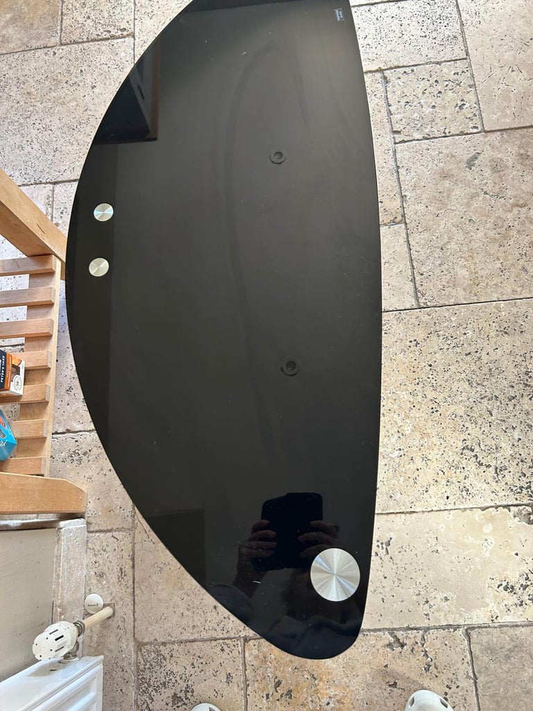 Immaculate heavy glass media/TV stand