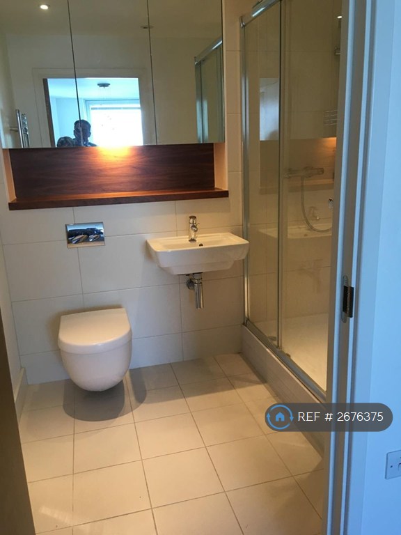 2 bedroom flat in Marina Point West, Chatham, ME4 (2 bed) (#2676375)