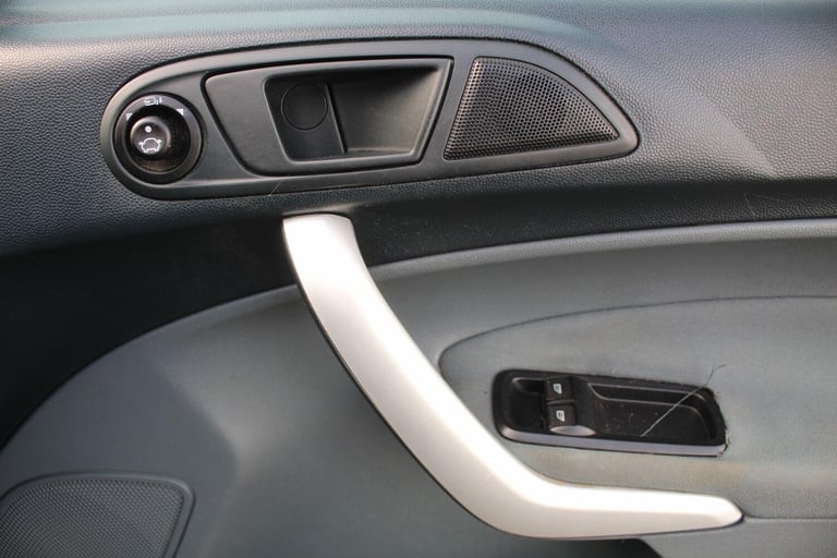 2010 Ford Fiesta 1.6 Titanium 3dr HATCHBACK Petrol Manual